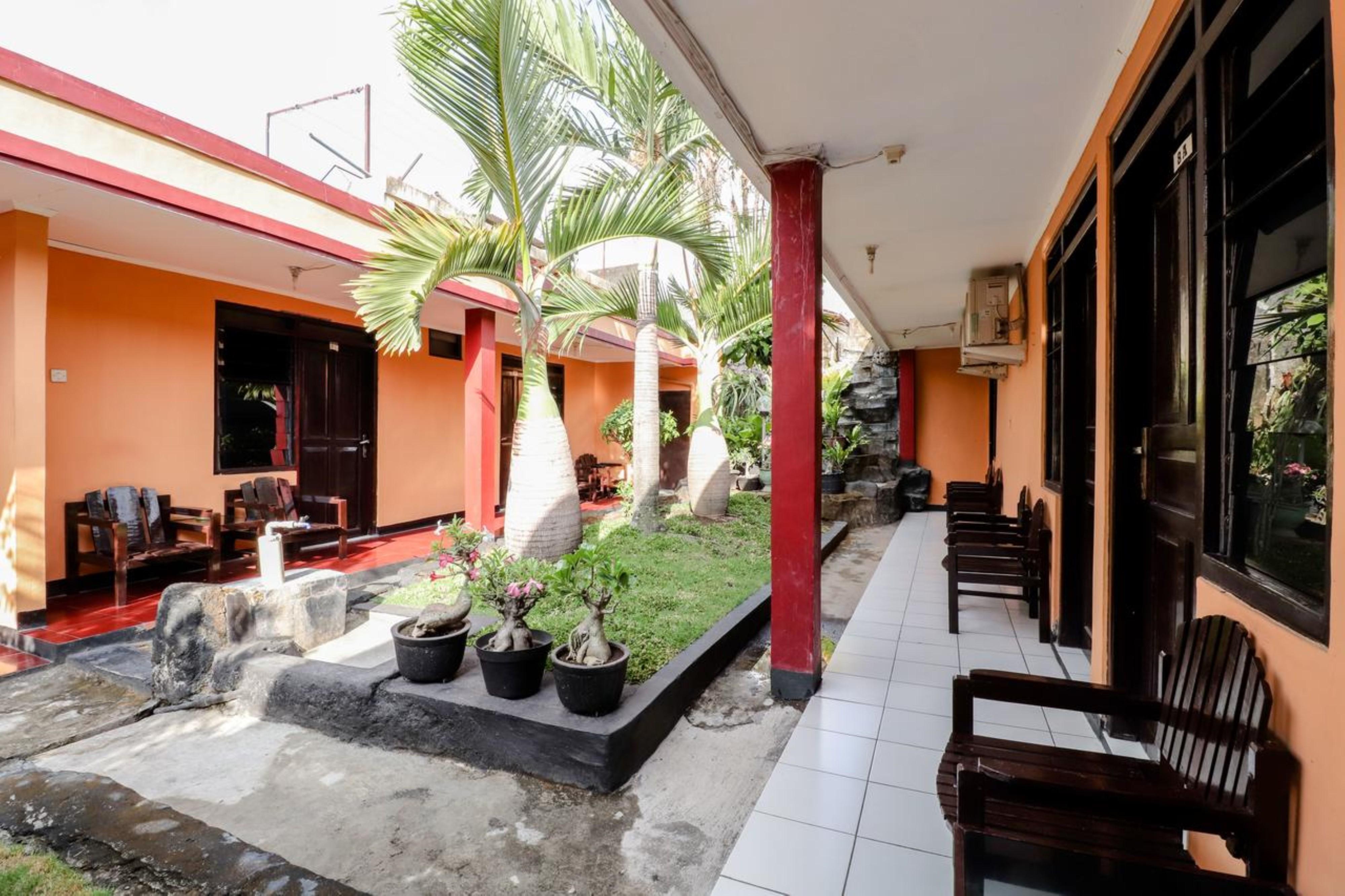 Cempaka Hotel Yogyakarta Bagian luar foto